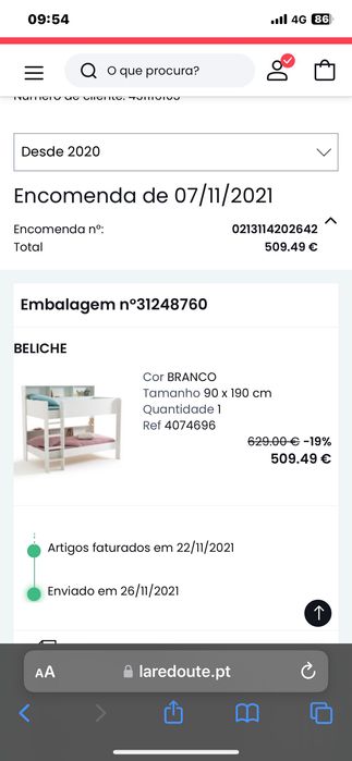 Beliche branco com prateleiras