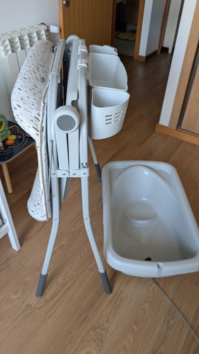 Banheira + Muda fraldas para bebé