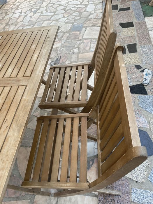 Mesa de madeira exterior