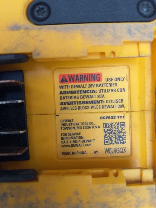 Гайковерт акумуляторний DeWALT DCF923, 610 Нм