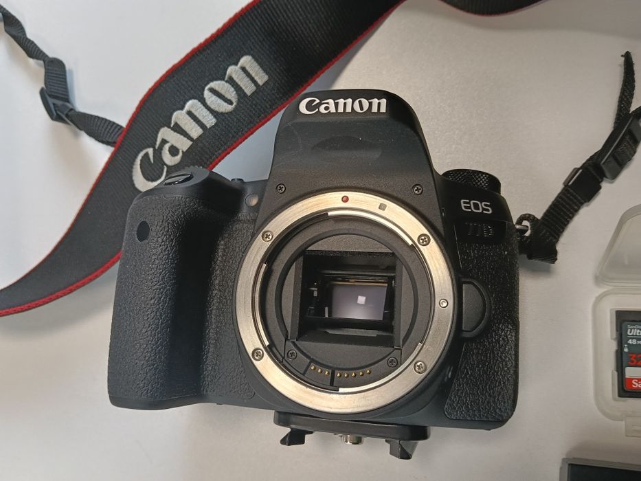 Canon EOS 77D + obiektyw Tamron 18-200mm + akcesoria