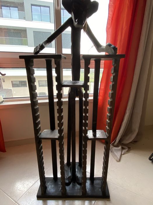 Móvel étnico para colocar CDs