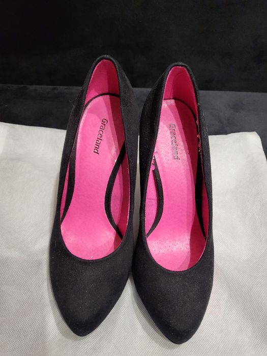 Sprzedam buty damskie zamszowe rozmiar 35