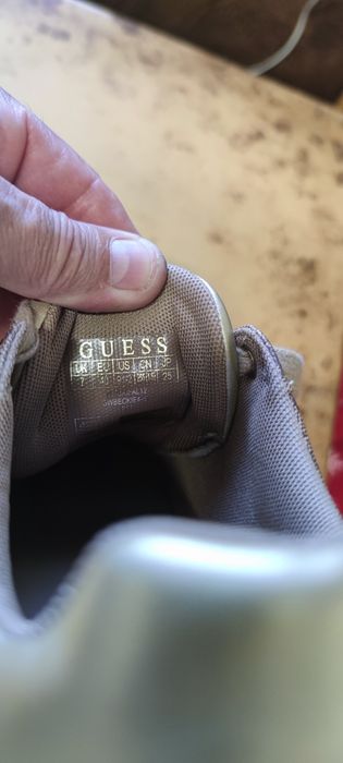 Продам  кожаные красовки Guess