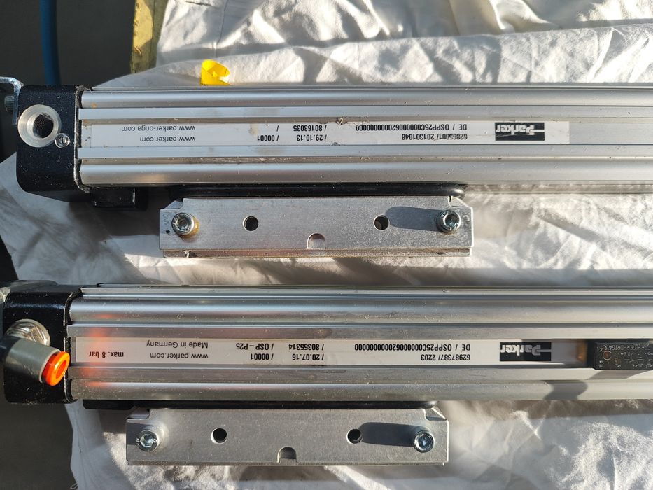 Siłownik beztłoczyskowy pneumatyczny Parker OSP-P25 skok 600 mm .