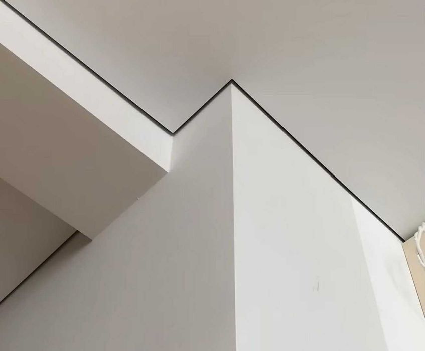 Прихований карниз, алюмінієві плінтуса, тіньовий шов