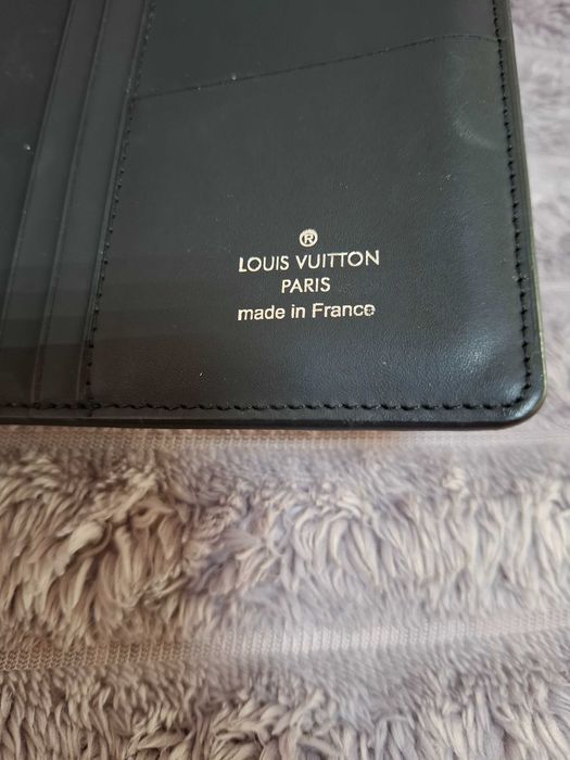 Мужской кошелек Louis Vuitton . Кожа ,состояние идеальное .