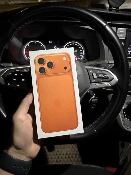 Iphone 17pro max 256gb cosmic orange фіз сім новий куплений у Швеції