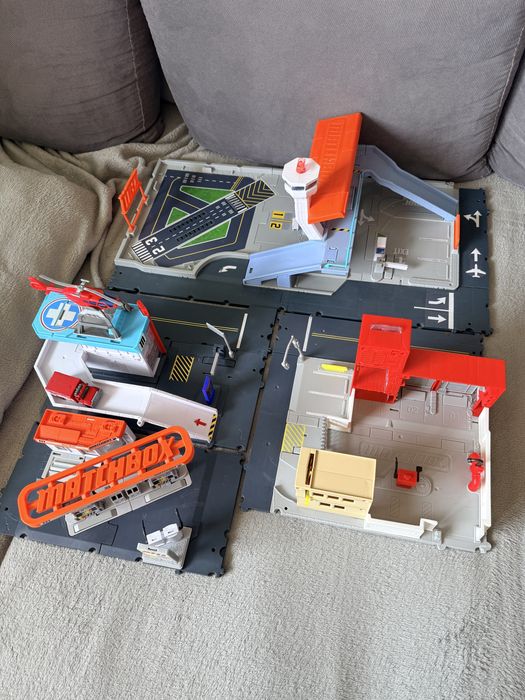 Matchbox zestaw lotnisko stacja benzynowa remiza szpital