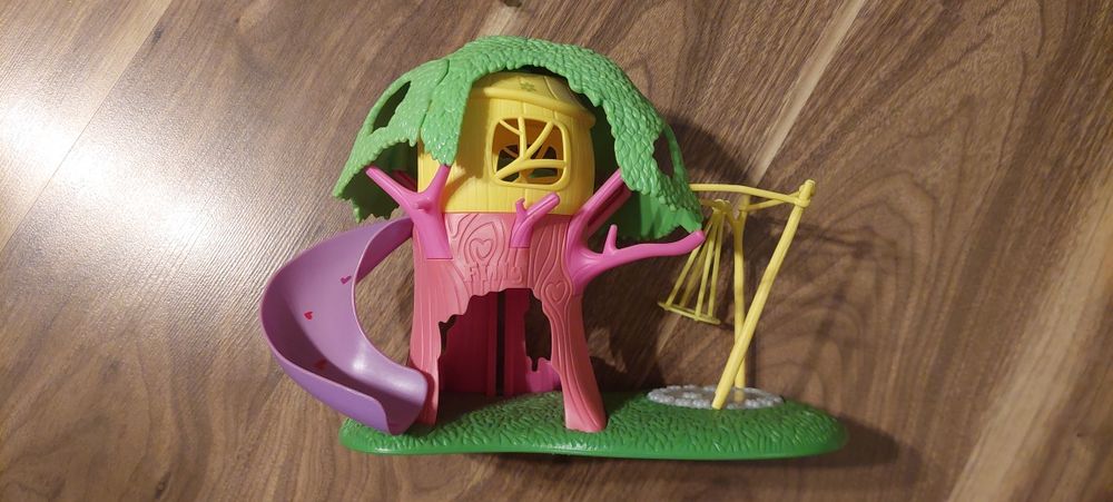 Zestaw Zamek Filly z kucykami i domkiem na drzewie