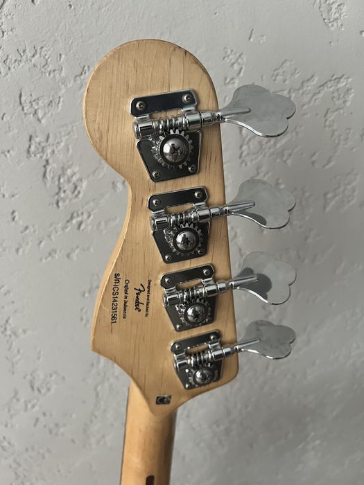 Squier jazz bass