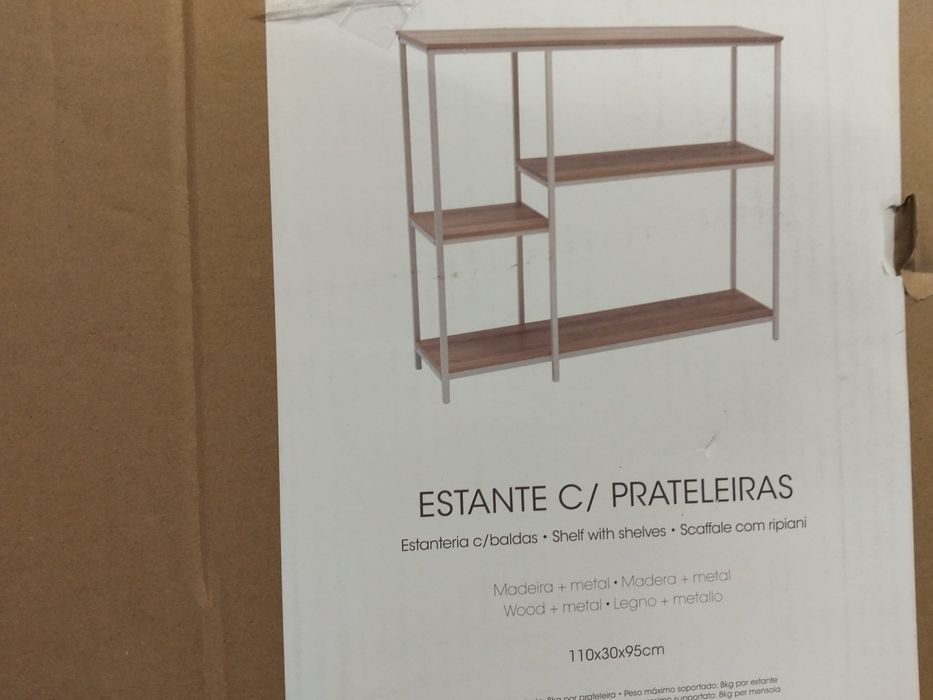 Estante em metal e madeira