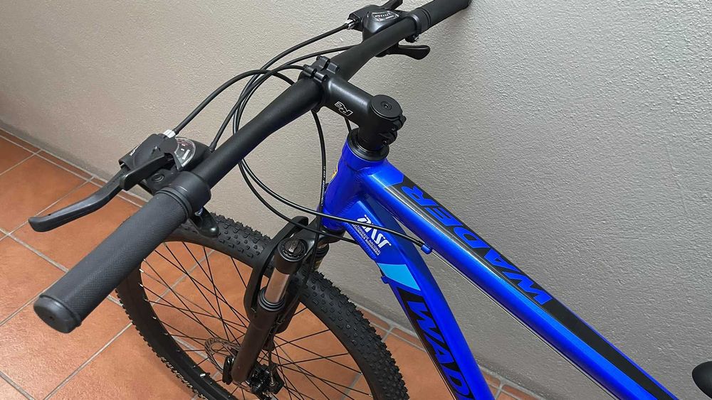 Bicicleta 27.5" NOVA c/ cadeira para criança