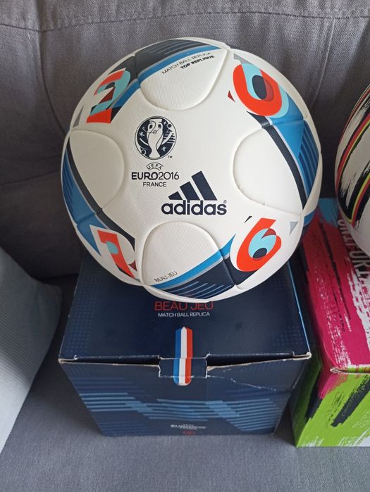 Trzy piłki adidas