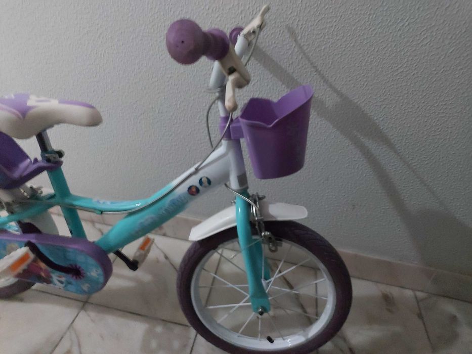 Bicicleta Infantil Frozen Aro 14 – Com Cadeira e Cesto – Em Bom Estado