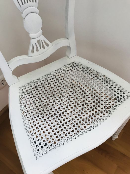 Cadeira branca vintage palhinha