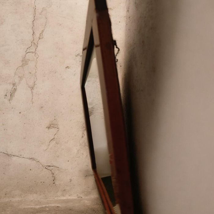 Espelho com Moldura em Madeira – Estilo Clássico