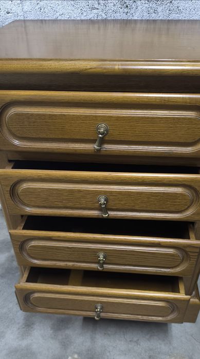 Par de mesinhas de cabeceira em madeira maciça de castanho , perfeito