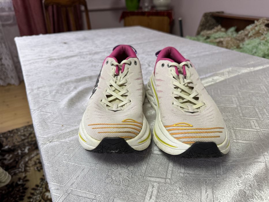Кросівки Hoka bondi X 39 розмір (26 см)
