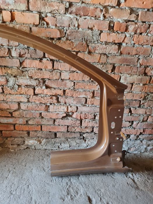 Стійка-верх правий Tesla Model 3