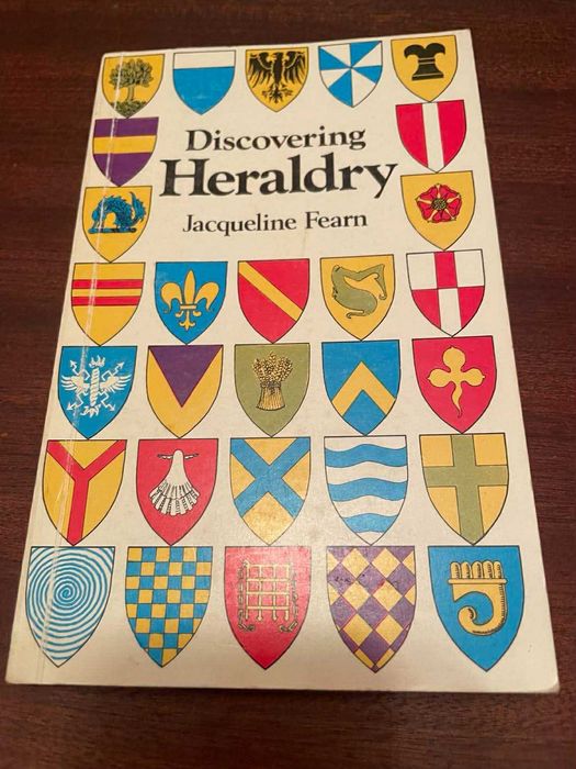 Livro "Discovering Heraldry" de Jacqueline Fearn