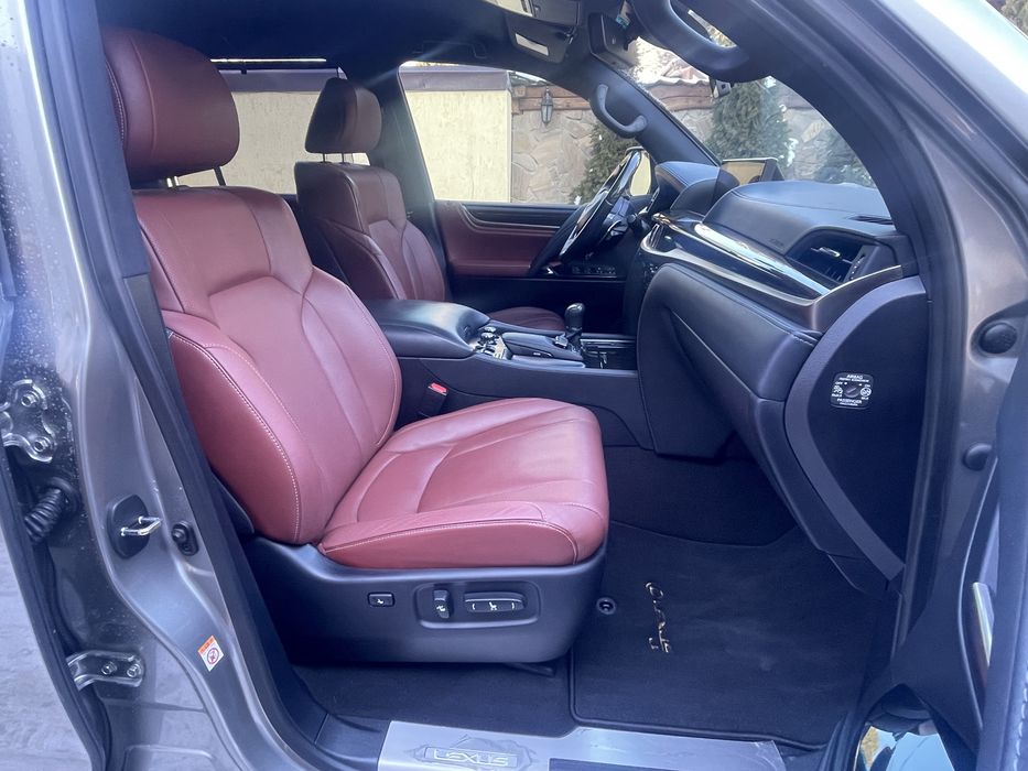 Продам официальный автомобиль Lexus LX 450