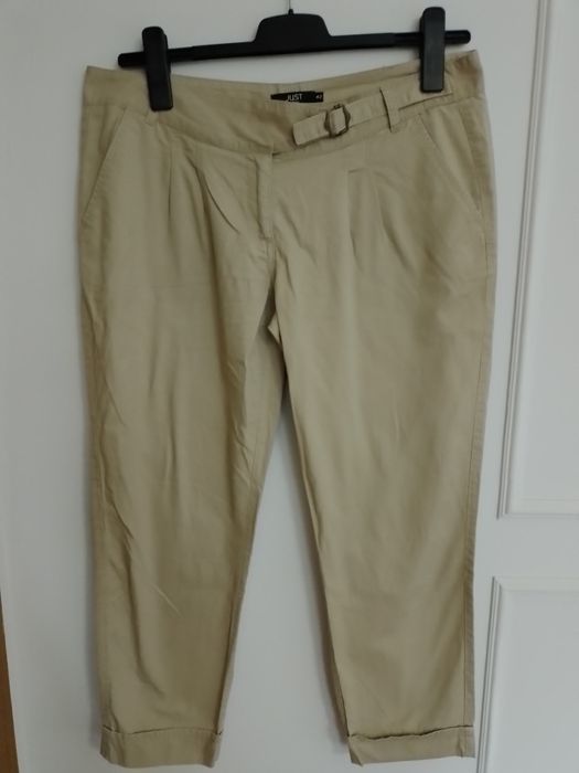 calça curta senhora, como nova, beje, frescas, com virola.