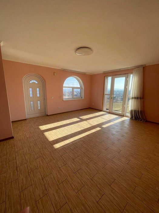 Затишний  будинок чекає нових власників!