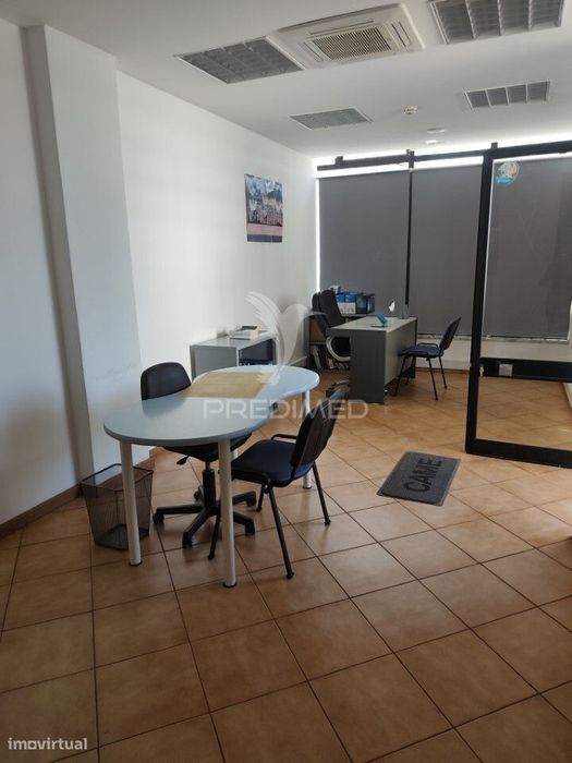 Quarteira -loja destinada a comércio e serviços