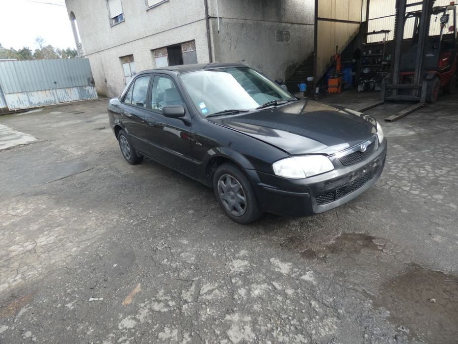 Mazda 323 de 1998 para peças