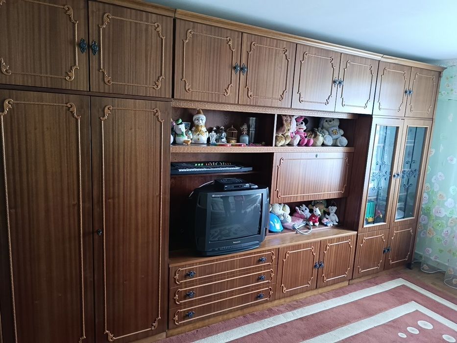 Шафа стінка з дерева Румунська