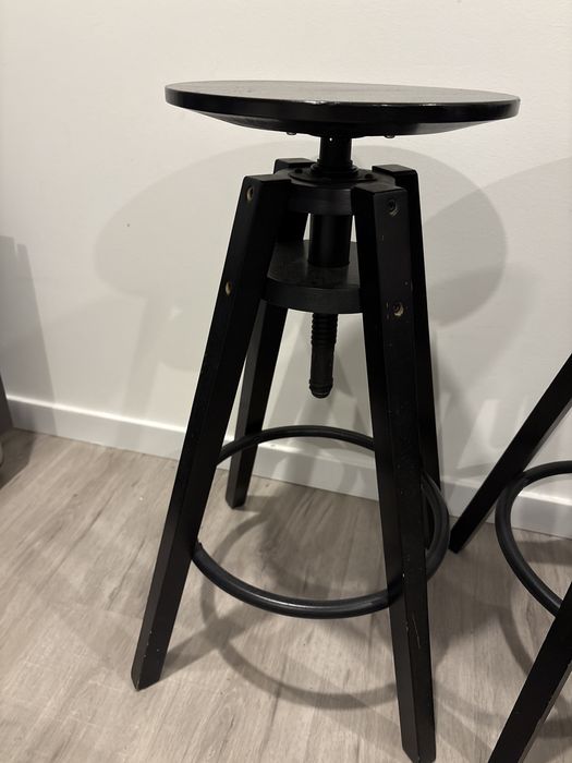 Banco alto de madeira regulável