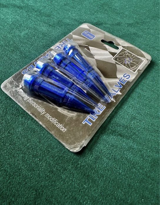 Nakrętki na wentyle / tire valves - 4 sztuki