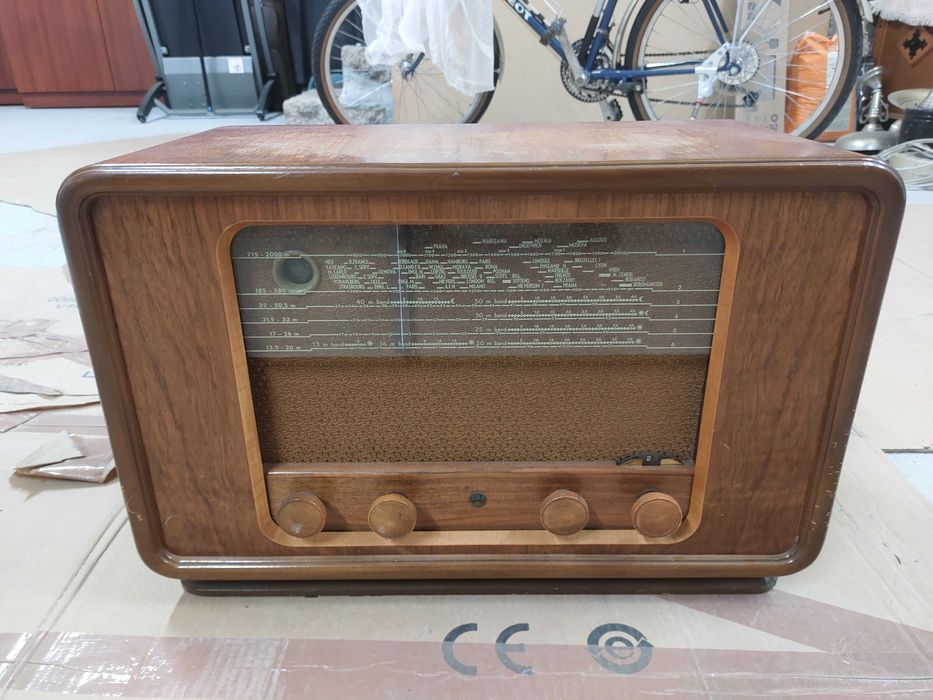Radio Suíço antigo "Jura"