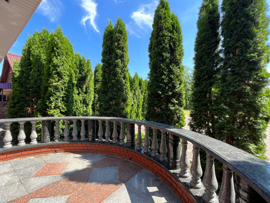 Продається ГОТЕЛЬНО-РЕСТОРАННИЙ комплекс ФАСАД 0,75 Га траса КИЇВ-ЧОП