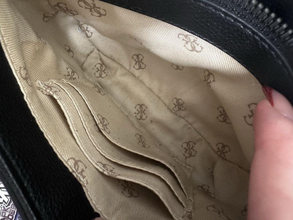 жіноча сумка GUESS