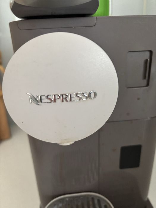 Máquina de café Nespresso Latissima One da DeLonghi