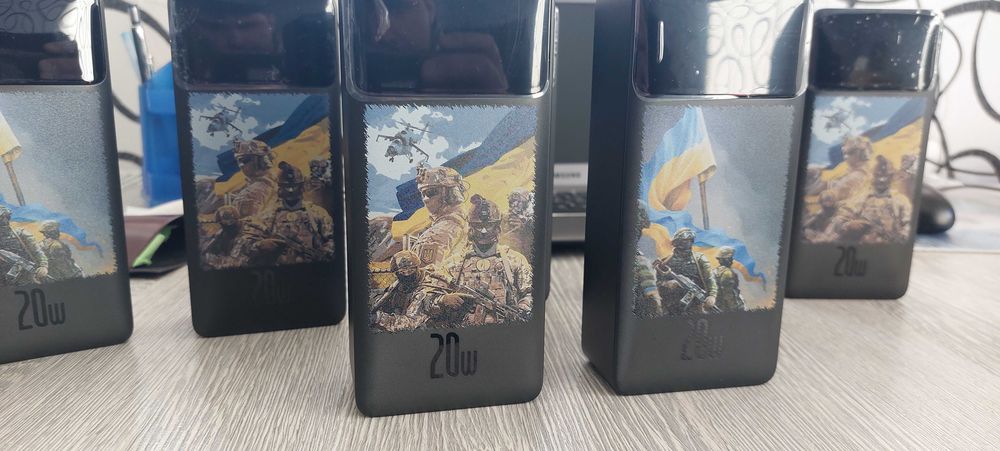 Гравіювання та УФ друк на повербанках та жорстких дисках