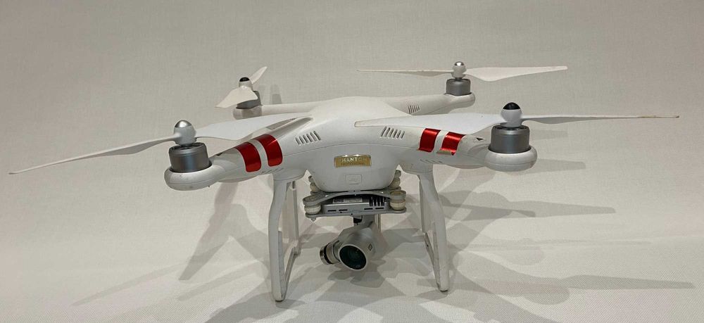 Vendo   Drone Phantom 3 Professional, ótimo estado como novo