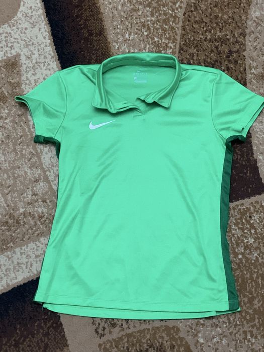 Різні футболки. .