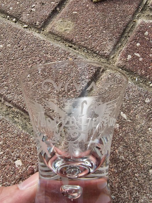 Copos antigos com caixa vendo ao melhor preço