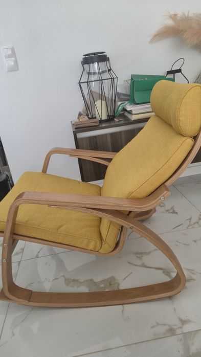 Conjunto IKEA POÄNG: Cadeira de Baloiço/Cadeirão + Almofada Pousa-pés (NOVA) • Amarelo