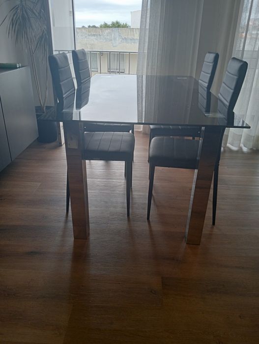 Mesa para sala de jantar de  160X90 com 4 cadeiras