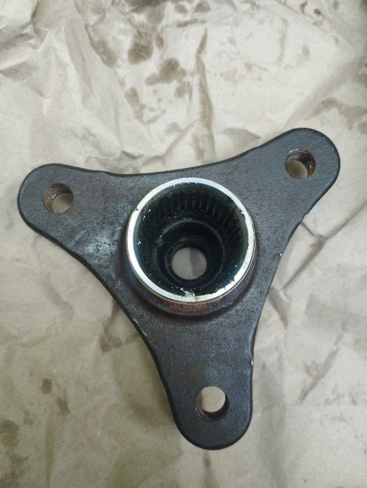 Продам фланец, хвостовик кардана редуктора для BMW F10