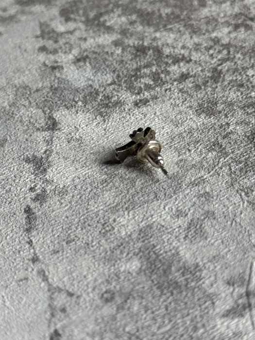 kolczyk krzyż Chrome Hearts