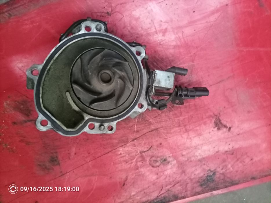 Pompa wody 2.0 D 204DTD jaguar F-pace xf xe land rover