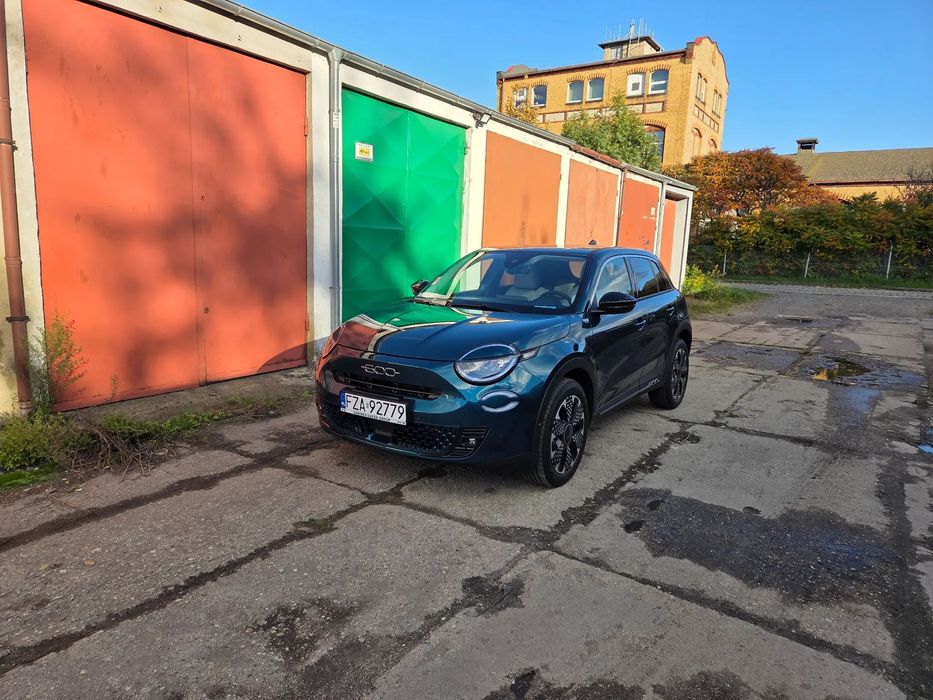 Fiat 600 Salon krajowy,I właściciel  dodatkowo zamonyowano  hak brinka,wersja L