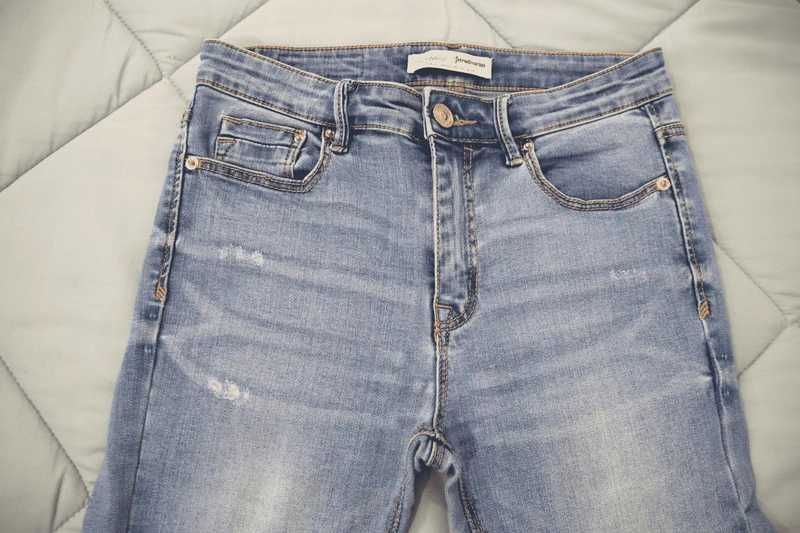 Calças de ganga S azul clara Stradivarius