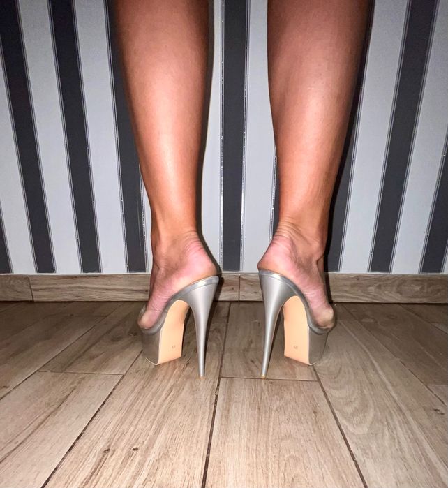 232/ OD RĘKI 39 Szpilki szklanki gogo pole dance srebrne klapki 15cm