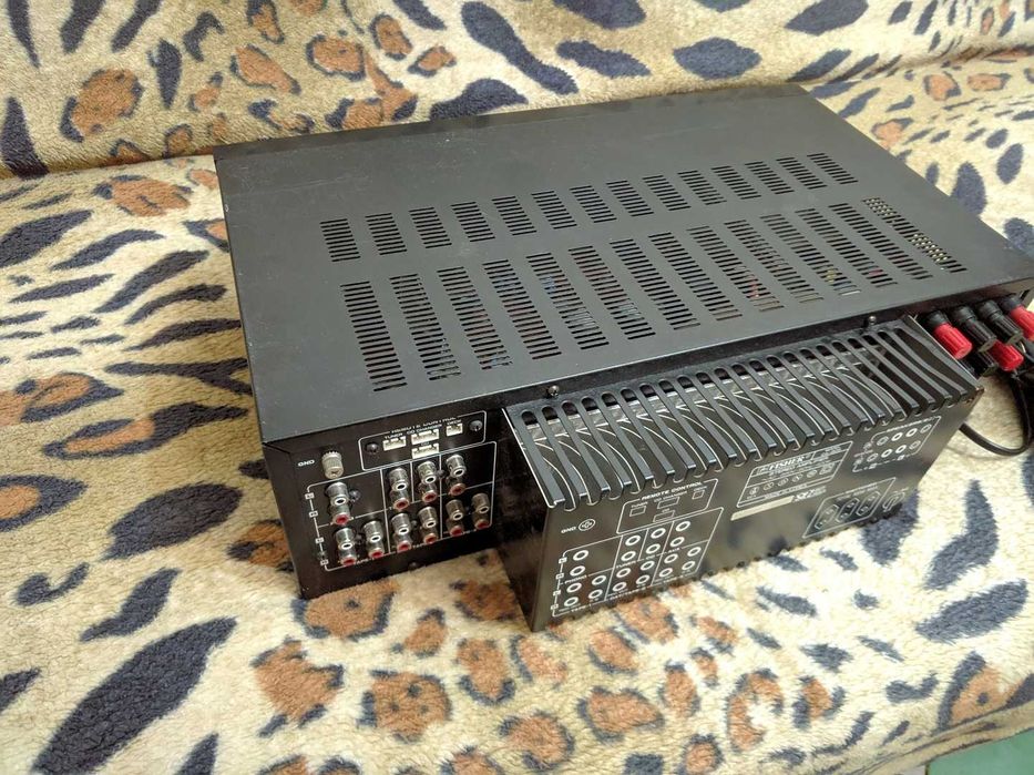 Інтегральний підсилювач звуку Fisher CA-905